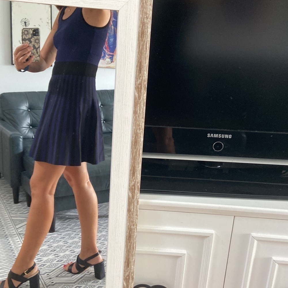 Guess Los Angeles dress - Picture 5 of 13